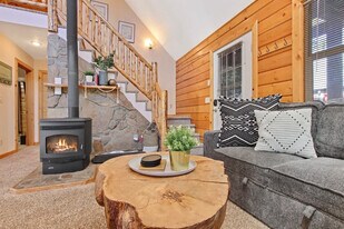 1697 Warren Wagon Rd in Mccall, ID - Building Photo