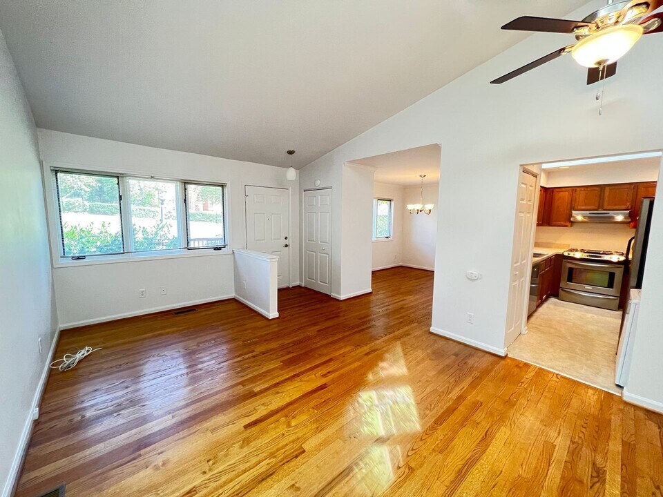 1283 Branchlands Dr in Charlottesville, VA - Building Photo