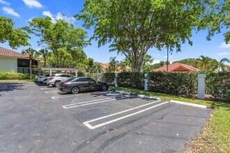 60 Pelican Pointe Dr in Delray Beach, FL - Building Photo - Building Photo