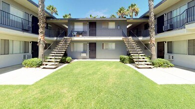 Palms of La Mesa in La Mesa, CA - Building Photo - Building Photo