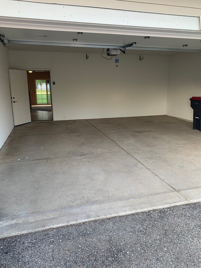 435 Hillary Cir, Unit B in Johnson Creek, WI - Building Photo - Building Photo