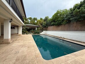 466 Portlock Rd in Honolulu, HI - Building Photo - Building Photo