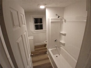 32 Harris Ave in West Warwick, RI - Building Photo - Building Photo