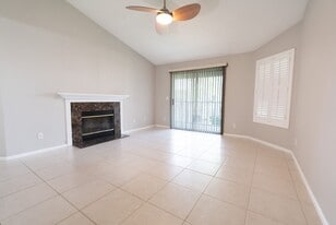 800 Ironwood Dr in Palm Valley, FL - Building Photo