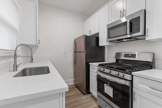 1045 E 4th St in Long Beach, CA - Building Photo - Building Photo