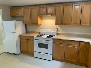 300 Ketchamtown Rd, Unit C10 in Wappingers Falls, NY - Foto de edificio - Building Photo