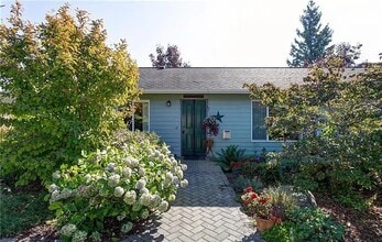 2827-2827 Nevada St in Bellingham, WA - Building Photo - Building Photo