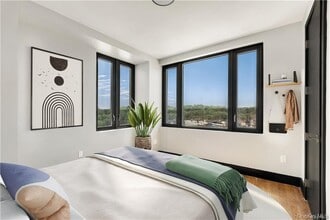 667 Ridge Hill Boulevard in Yonkers, NY - Foto de edificio - Building Photo