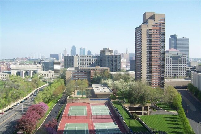 2525 Main St, Unit 204 in Kansas City, MO - Foto de edificio - Building Photo