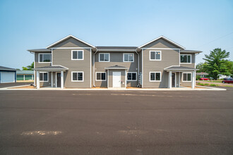 2508 118th St in Lake Hallie, WI - Foto de edificio - Building Photo