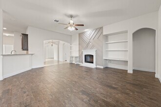 105 Live Oak Dr in Crowley, TX - Building Photo - Building Photo