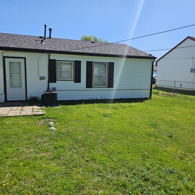 2324 NW 30th St in Lawton, OK - Foto de edificio - Building Photo