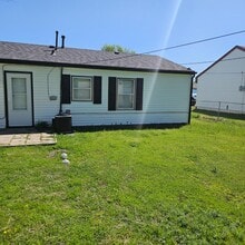 2324 NW 30th St in Lawton, OK - Building Photo - Building Photo