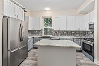 1345 N Maplewood Ave in Chicago, IL - Building Photo - Building Photo