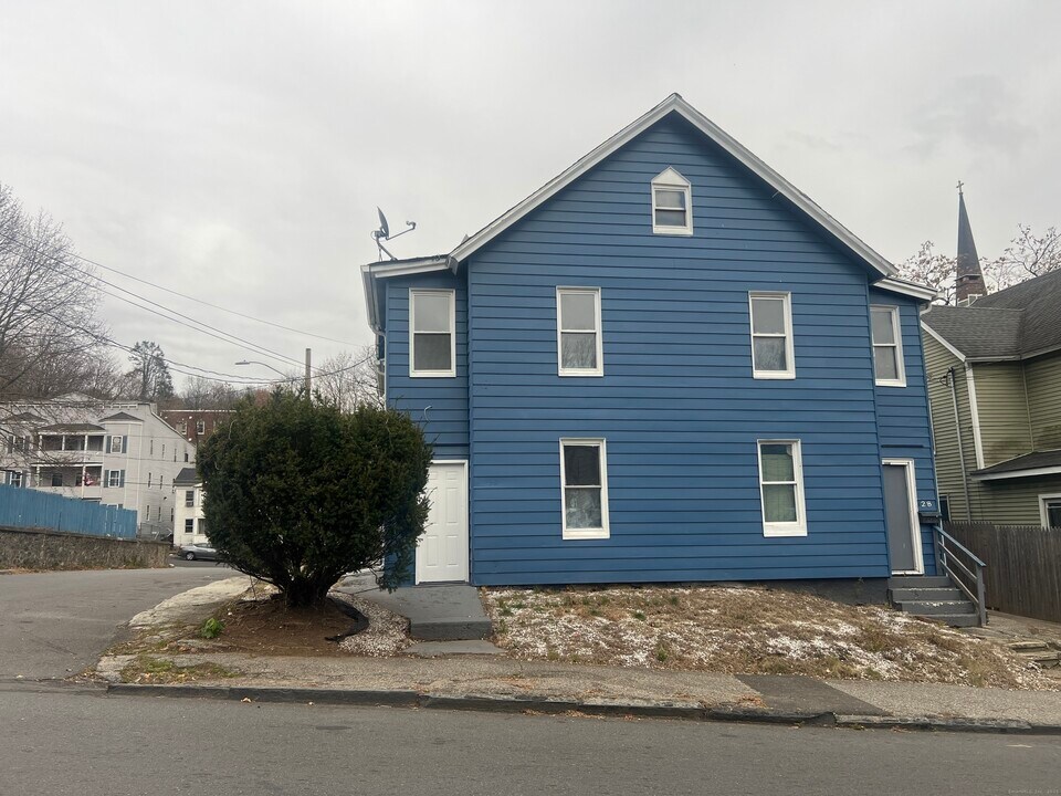 28 Wall St in Waterbury, CT - Building Photo
