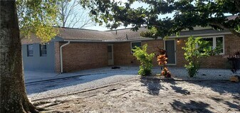 1420 Simmons Rd in Kissimmee, FL - Building Photo