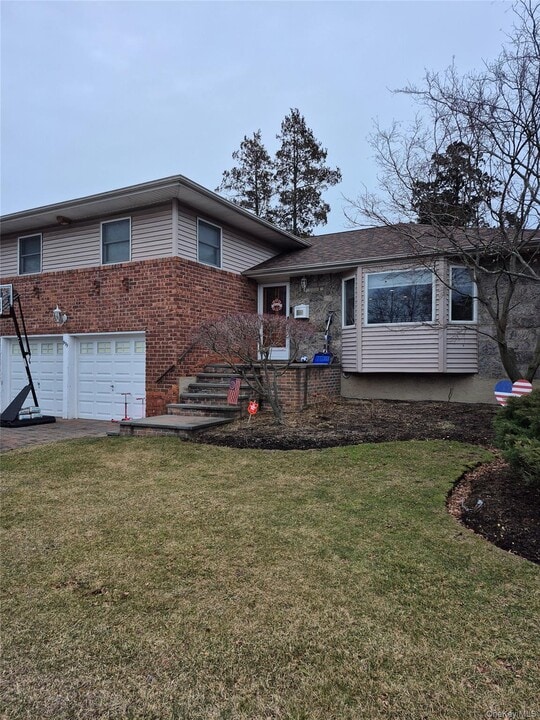 979 Mark Dr in North Bellmore, NY - Building Photo