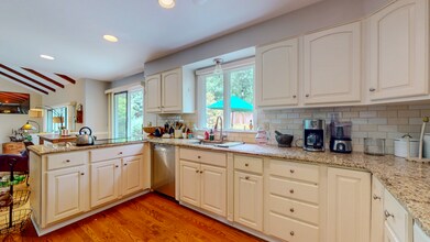 24 Coventry Ln in Fairfield, CT - Building Photo - Building Photo
