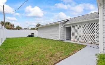 1604 S Ocean Shore Blvd in Flagler Beach, FL - Building Photo - Building Photo