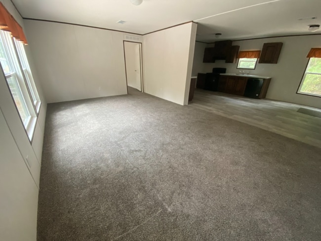 208 Dawn Ave in Interlachen, FL - Building Photo - Building Photo