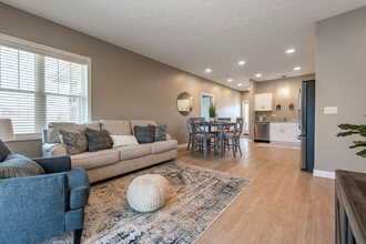 Residences at the Greens in North Canton, OH - Foto de edificio - Interior Photo