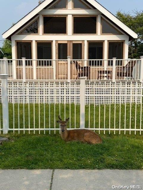 177 Wilmot Rd in Ocean Beach, NY - Building Photo