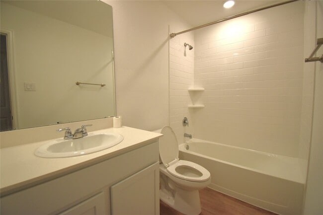 property at 3326 Spanish Oak Ln