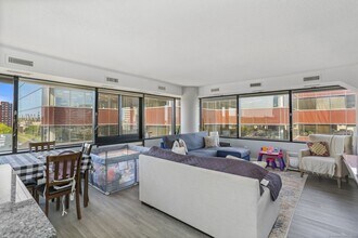 127 Greyrock Pl in Stamford, CT - Building Photo - Building Photo