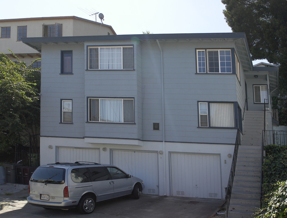 2405 Ivy Dr in Oakland, CA - Building Photo