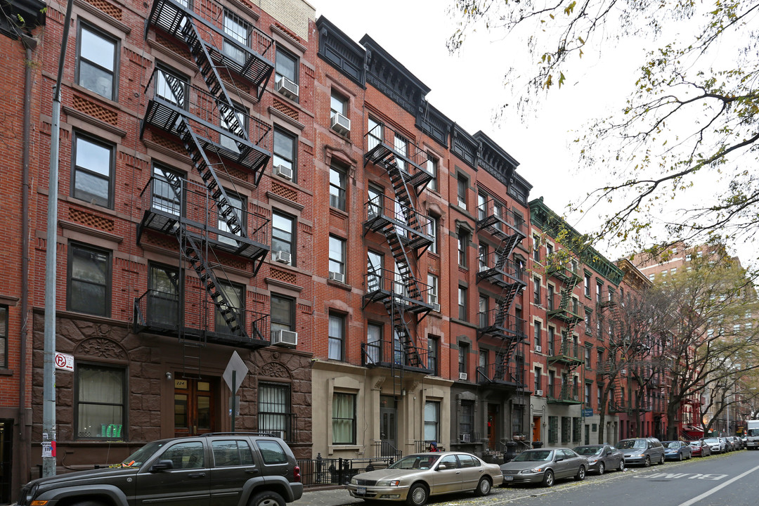 226 W 16th St in New York, NY - Foto de edificio