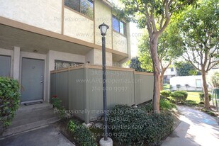 2000 W Palmyra Ave in Orange, CA - Building Photo