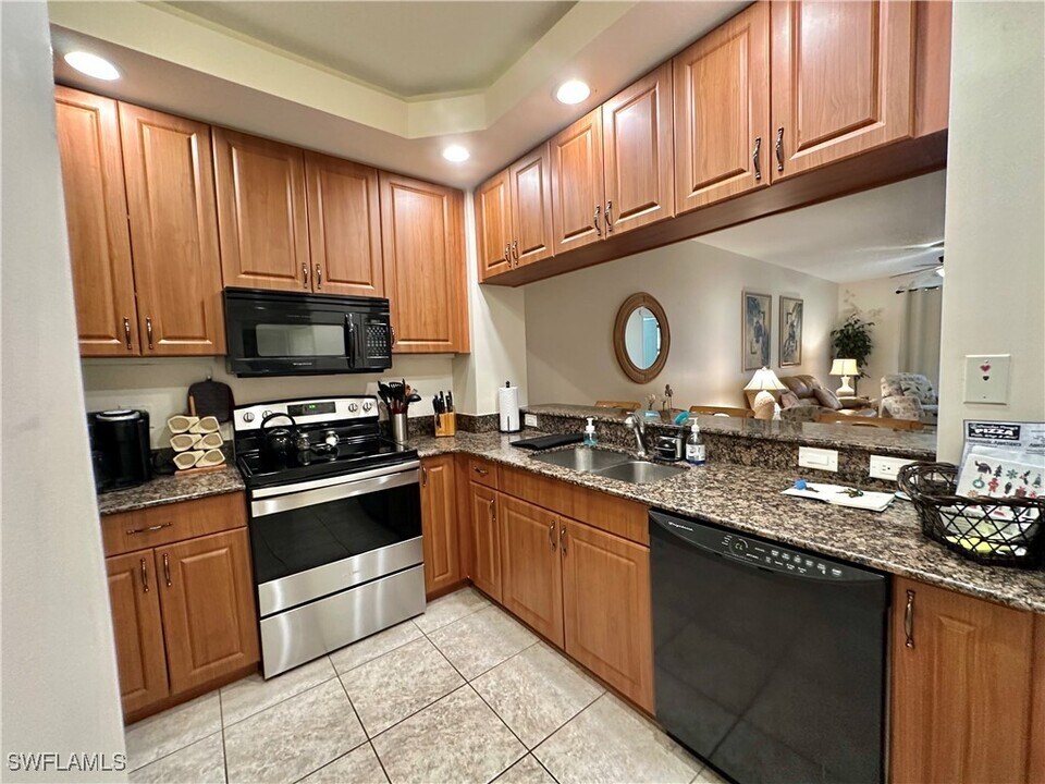 1133 Van Loon Commons Cir in Cape Coral, FL - Building Photo