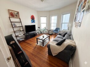 68 Winchester St, Unit 1 in Medford, MA - Building Photo - Building Photo