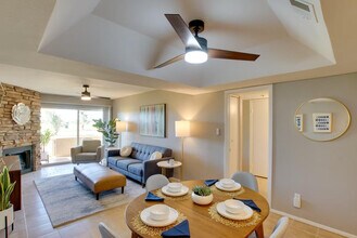 7910 E Thomas Rd in Scottsdale, AZ - Building Photo - Building Photo