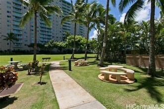 3075 Ala Poha Pl in Honolulu, HI - Building Photo - Building Photo