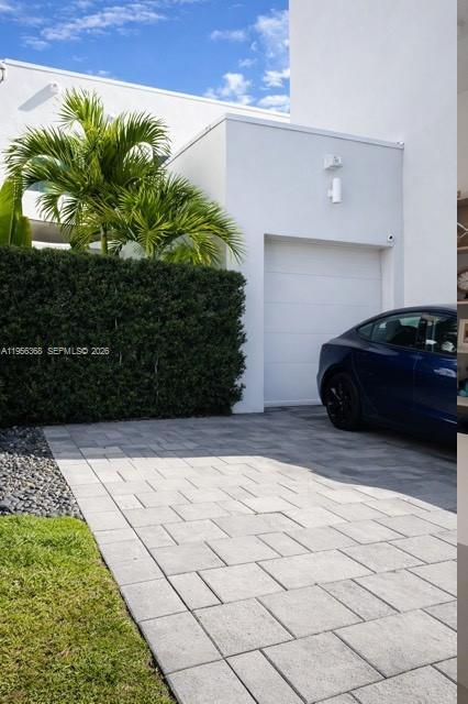 6674 NW 102nd Path in Doral, FL - Building Photo - Building Photo