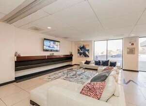 700 E 8th St, Unit 15H in Kansas City, MO - Foto de edificio - Building Photo