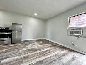 806 NW 7th Terrace-Unit -22 in Hallandale Beach, FL - Building Photo - Building Photo