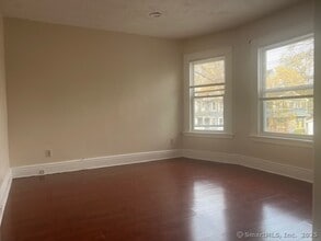 32 Hazelwood Ave in Bridgeport, CT - Building Photo - Building Photo
