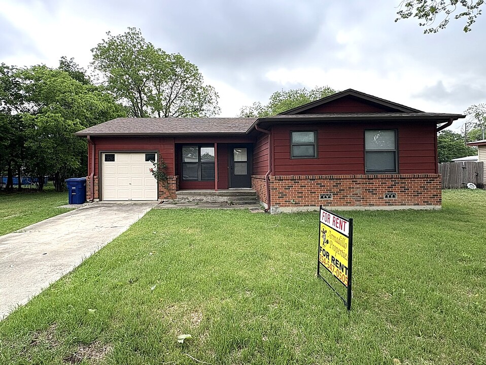611 Mary St in Copperas Cove, TX - Foto de edificio