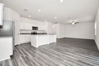 7819 Royalwood Dr in Houston, TX - Building Photo - Building Photo