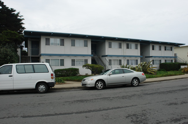 350 Esplanade Ave in Pacifica, CA - Building Photo - Building Photo