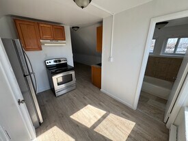 10 Beatrice St in Bridgeport, CT - Building Photo