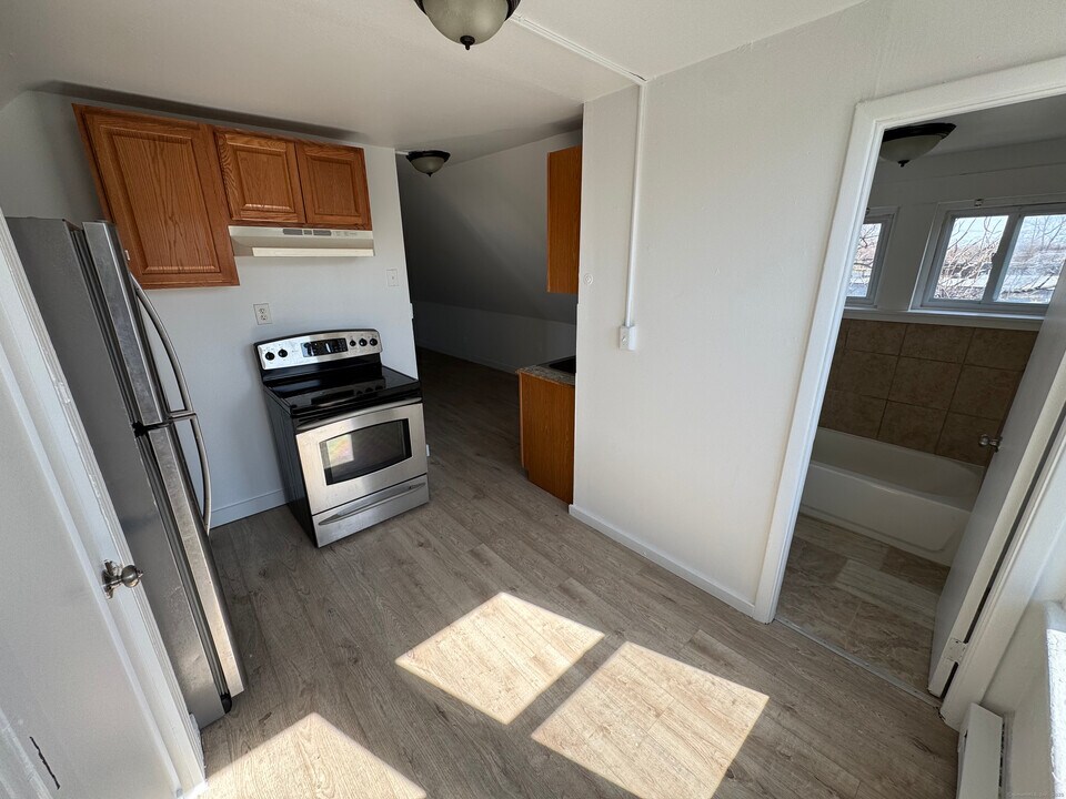 10 Beatrice St in Bridgeport, CT - Building Photo
