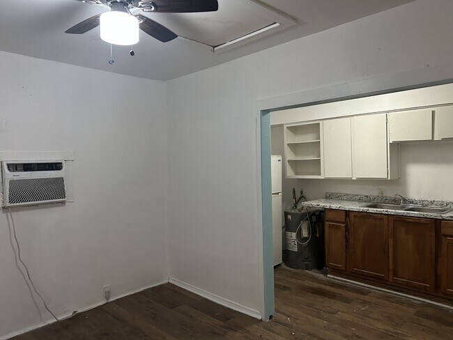 1303 Bell St in Wichita Falls, TX - Foto de edificio - Building Photo
