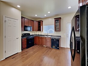 31 W Clear Water Dr in Stansbury Park, UT - Foto de edificio - Building Photo