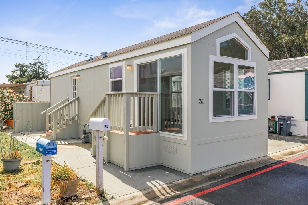 2630 Portola Dr in Santa Cruz, CA - Building Photo