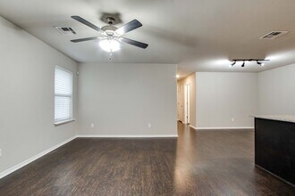 8815 SW 45th St in Oklahoma City, OK - Building Photo - Building Photo