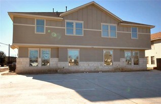 2222 Creekside Ln in Georgetown, TX - Building Photo