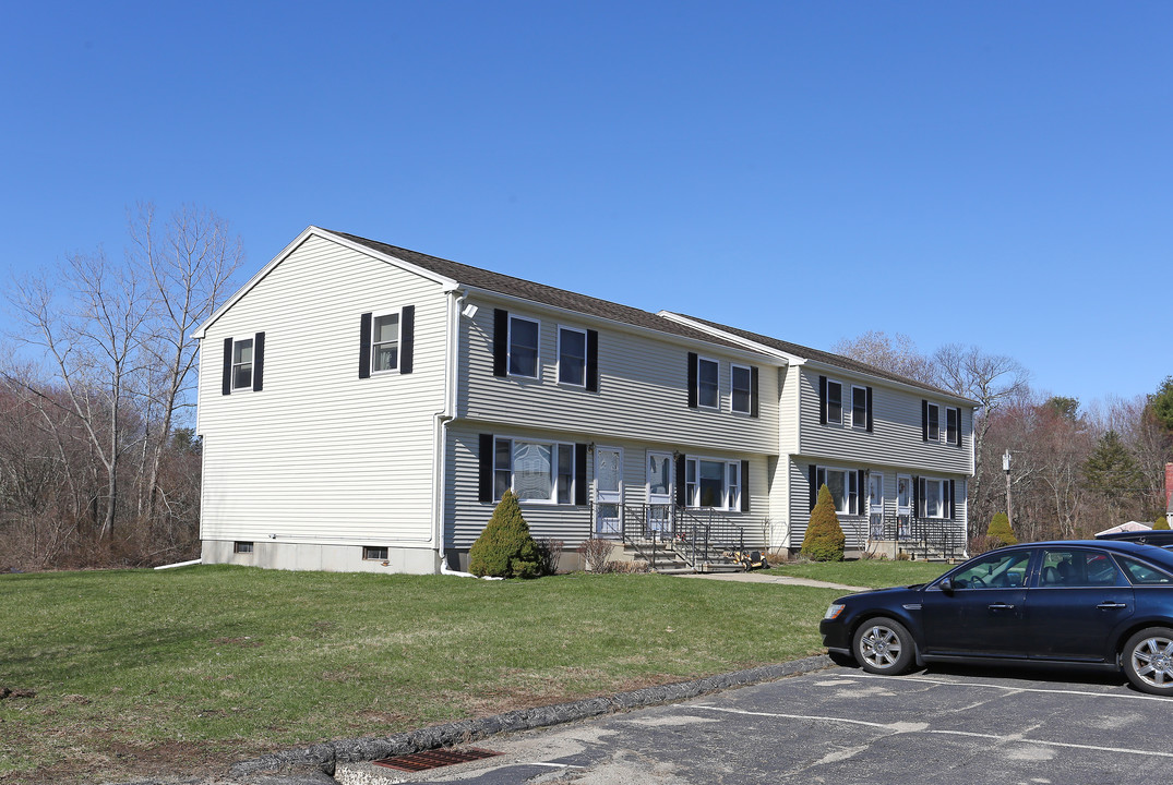 Linwood Apartments in Colchester, CT - Building Photo